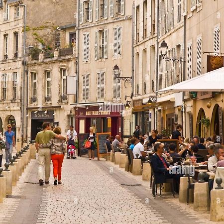 Charmant Cocon Iode Cosy Equipe, Baigne De Lumiere, Situe Au Coeur De La Rochelle A 1Min A Pied Du Marche Central Avec Tv Et Wifi Esterno foto
