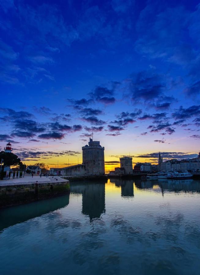 Charmant Cocon Iode Cosy Equipe, Baigne De Lumiere, Situe Au Coeur De La Rochelle A 1Min A Pied Du Marche Central Avec Tv Et Wifi Esterno foto