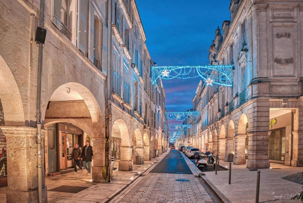Charmant Cocon Iode Cosy Equipe, Baigne De Lumiere, Situe Au Coeur De La Rochelle A 1Min A Pied Du Marche Central Avec Tv Et Wifi Esterno foto
