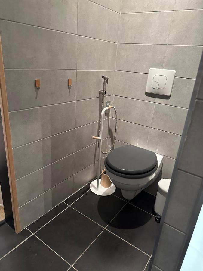 Charmant Cocon Iode Cosy Equipe, Baigne De Lumiere, Situe Au Coeur De La Rochelle A 1Min A Pied Du Marche Central Avec Tv Et Wifi Esterno foto