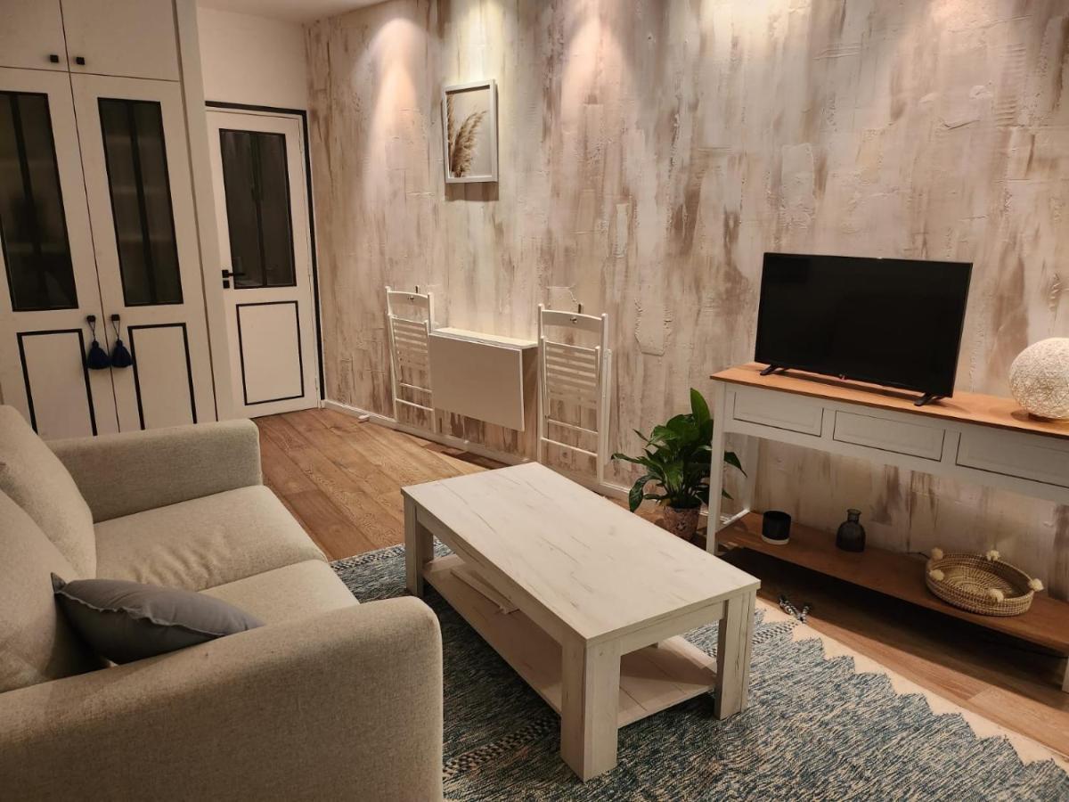 Charmant Cocon Iode Cosy Equipe, Baigne De Lumiere, Situe Au Coeur De La Rochelle A 1Min A Pied Du Marche Central Avec Tv Et Wifi Esterno foto